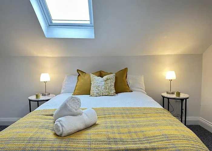 Cosy, Charming 2-Bedroom Oasis